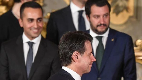 «Forza Italia» – Έτοιμη να τινάξει στον αέρα Βερολίνο και Βρυξέλλες η Ρώμη: «Θα πρέπει να προετοιμαζόμαστε και για έξοδο από το ευρώ» – Σύγκρυο για Μέρκελ